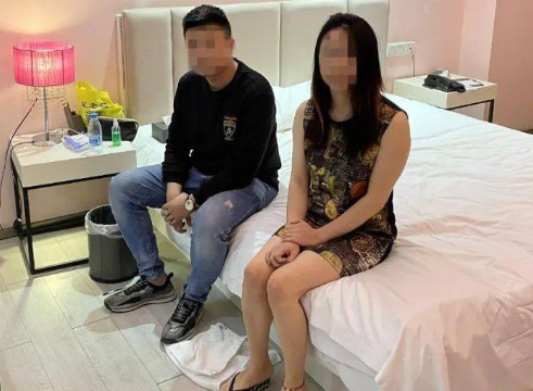五十岁的中年女人在哪些场合容易发生婚外遇