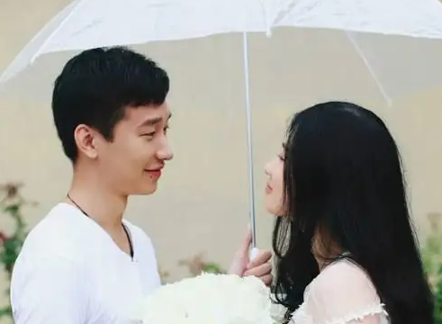 爱情是婚姻的初心而婚姻是两个人陪伴的过程